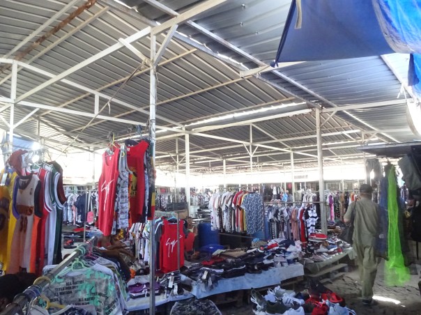 Praia 10 afrikanischer Sucupira Markt 2